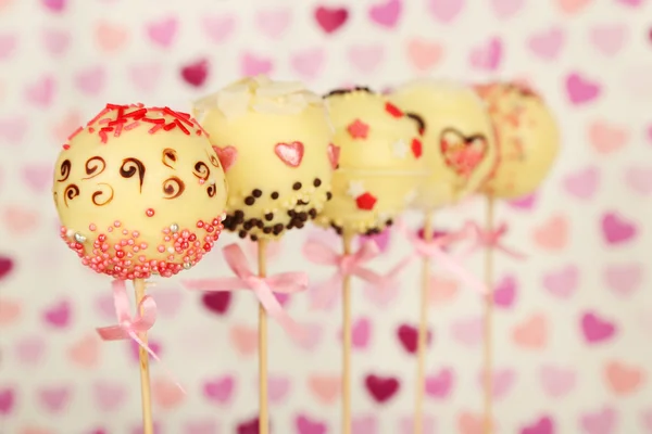 Välsmakande cake pops på Cologne bakgrunden — Stockfoto