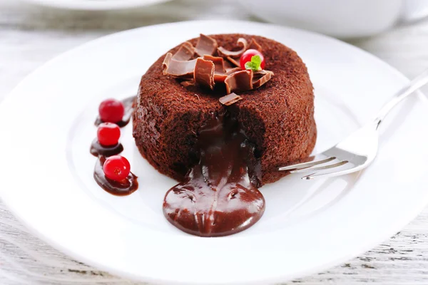 Hot chocolate pudding with fondant centre, close-up — Stock Photo, Image