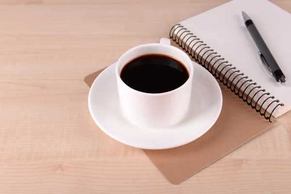 Tazza di caffè sul piattino — Foto Stock