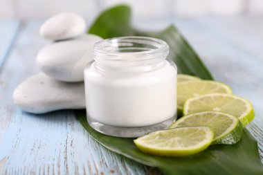 Kozmetik krem ve spa taşlar