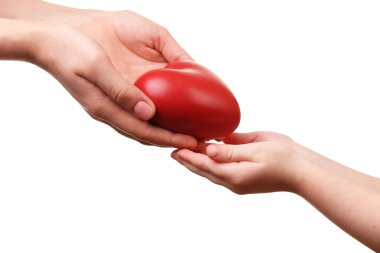 Çocuk ve anne elinde kalp