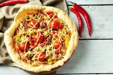 Kırmızı biber ile sebze pie