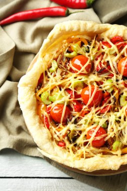 Kırmızı biber ile sebze pie