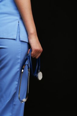 Doktor stetoskop siyah arka plan üzerine ile