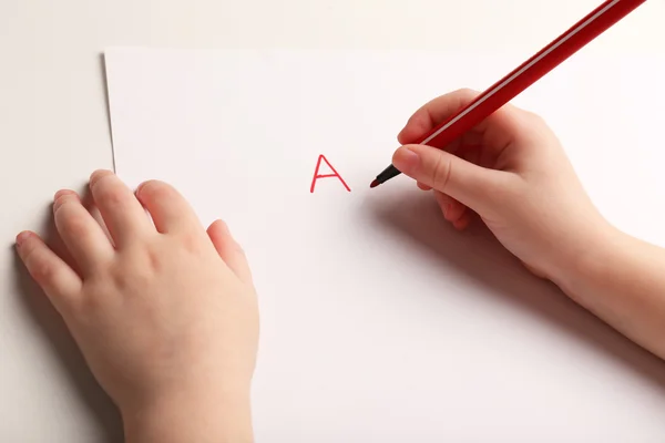 Escribir cartas a mano niño — Foto de Stock