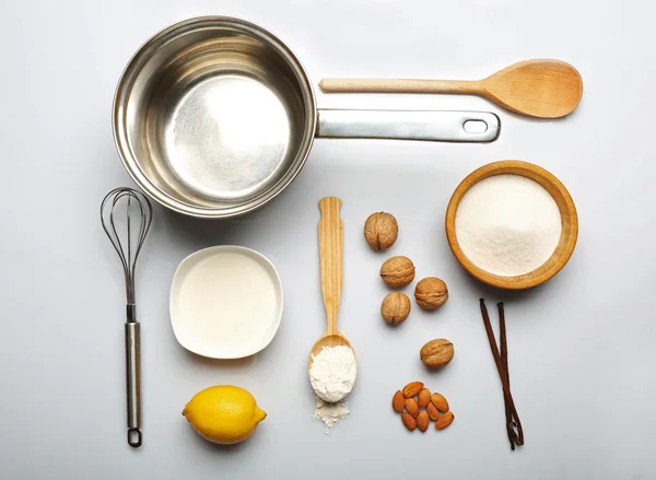 Ingredientes alimentares e utensílios de cozinha — Fotografia de Stock