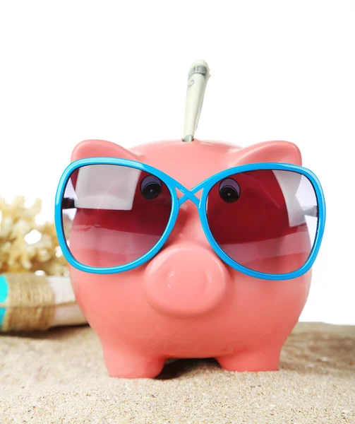 Piggy bank a napszemüveg — Stock Fotó