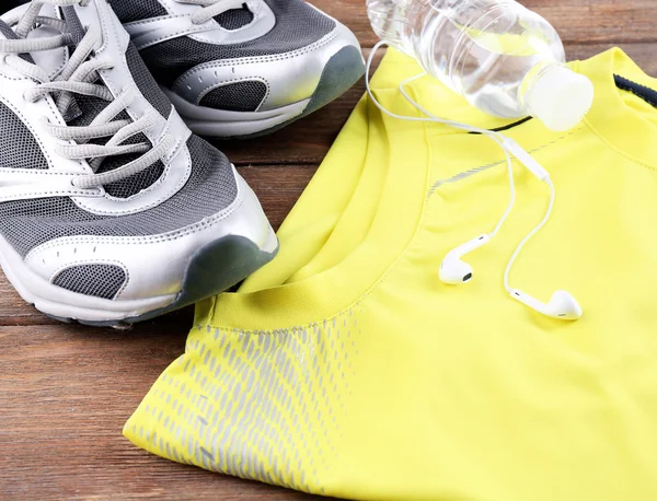 Sportschoenen en kleding — Stockfoto