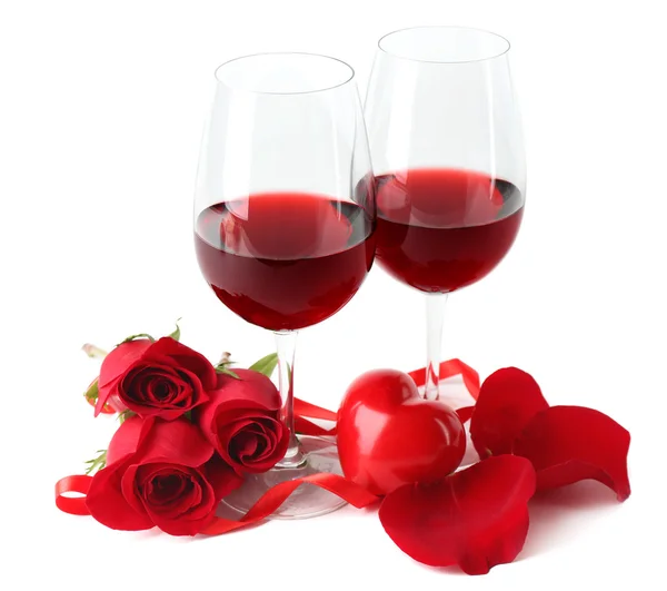 Sammansättning med rött vin i glasen — Stockfoto