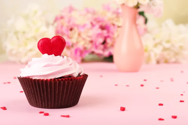 Cupcake voor dag van de Valentijnskaart — Stockfoto