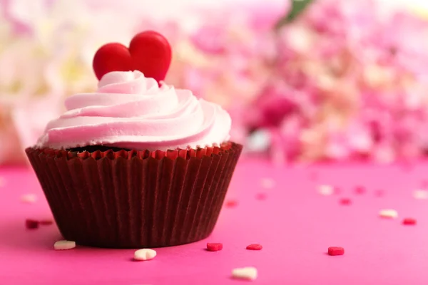 Cupcake voor dag van de Valentijnskaart — Stockfoto