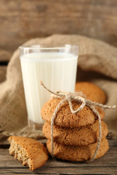 Tasty cookies and glass of milk — Stock Photo, Image