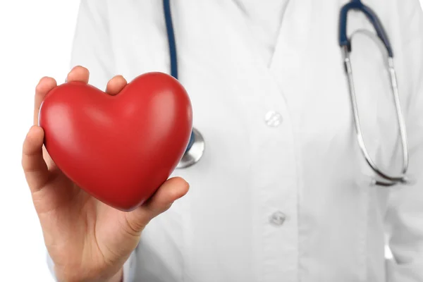 Stéthoscope avec cœur dans les mains du médecin — Photo