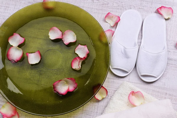 Spa bowl with water, rose petals — Stock Photo, Image