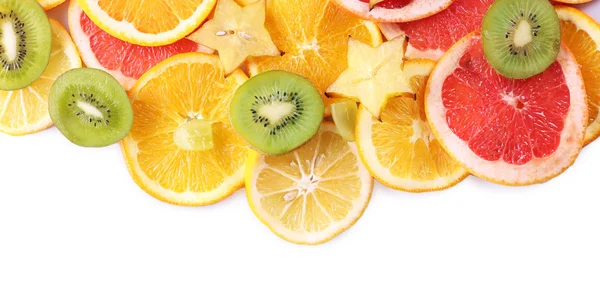 Frutas cortadas isoladas em branco — Fotografia de Stock