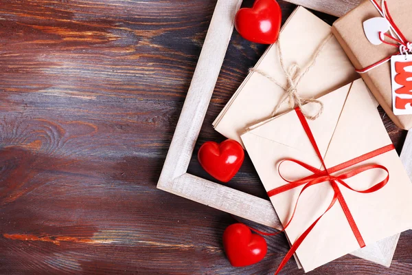 Cartas de amor con regalo —  Fotos de Stock