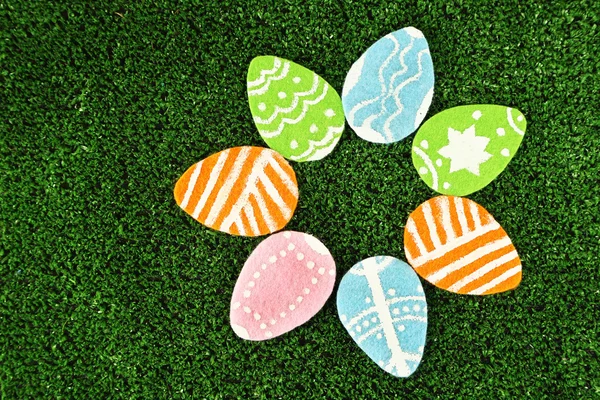 Colorful felt Easter eggs on grass close-up — Stock Photo, Image