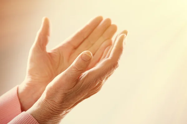 Hands of old woman on light background — Stock Photo, Image