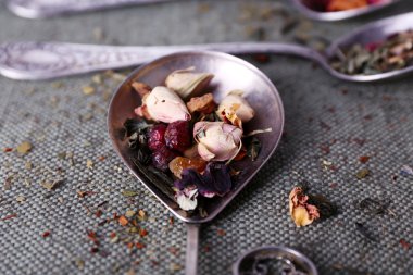 Metal kaşık closeup çay