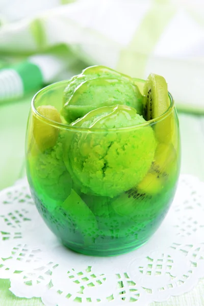 Delicioso helado en primer plano de la mesa — Foto de Stock