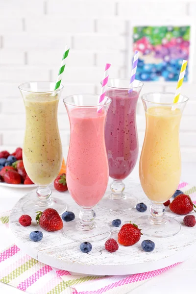 Delicious berry cocktails on table on brick wall background — Stock Photo, Image