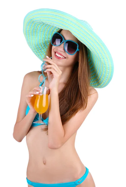 Bella giovane donna in costume da bagno con cocktail isolato su bianco — Foto Stock