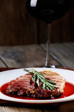 şarap soslu ızgara biftek