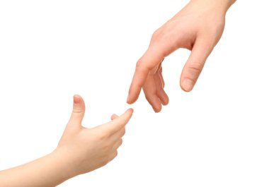 Çocuk ve babası eller üzerinde beyaz izole