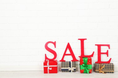 Satılık hediyeler odasında ile