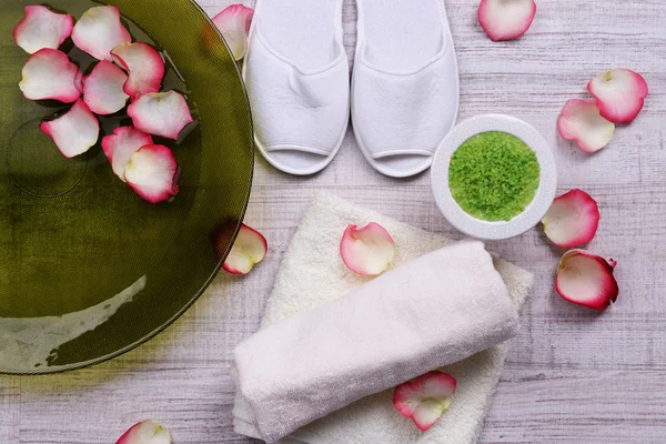 Spa bowl with water — Stock Photo, Image