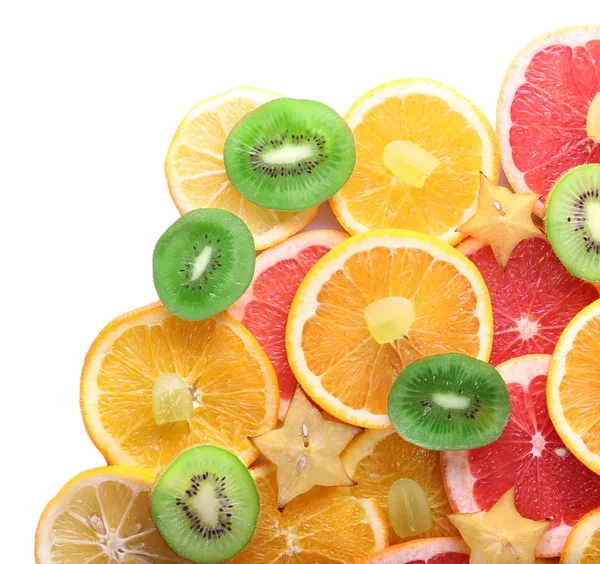 Frutas cortadas isoladas em branco — Fotografia de Stock