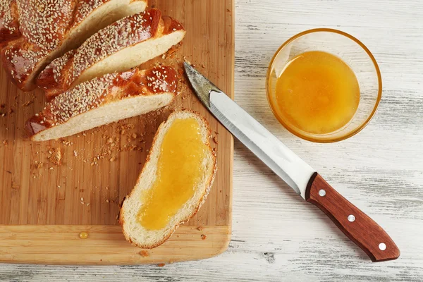 Pão fresco em fatias — Fotografia de Stock