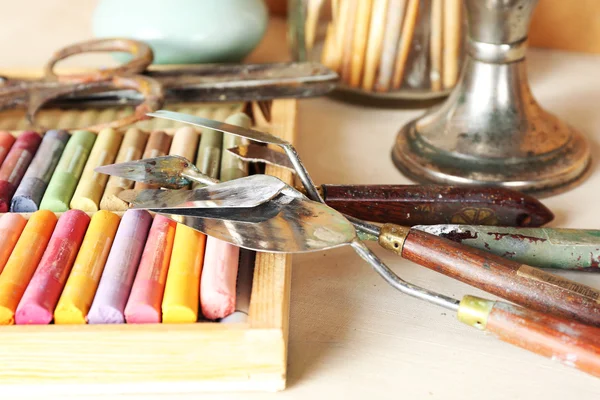 Colorful chalk pastels in box with palette knifes close up — Stock Photo, Image