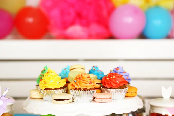 Mesa de cumpleaños preparada — Foto de Stock