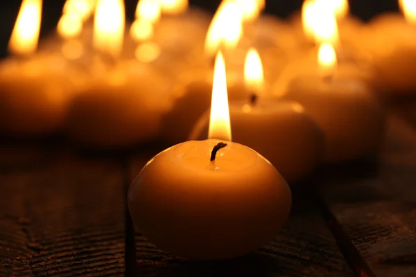 Зажигание свечей крупным планом — стоковое фото