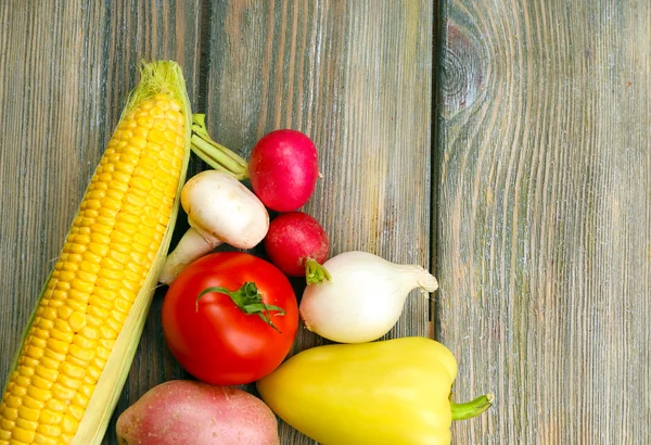 Fresh organic vegetables on wooden background — Stock Photo, Image