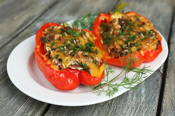 Gefüllte rote Paprika — Stockfoto