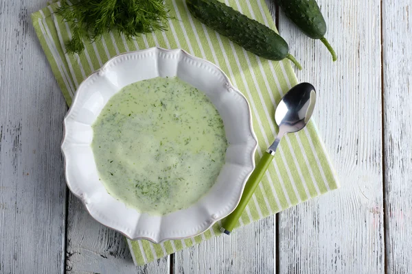 Sopa de pepino na tigela — Fotografia de Stock