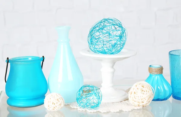 Interiör med dekorativa vaser — Stockfoto