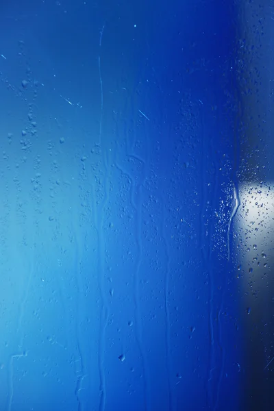 Glas mit natürlichen Wassertropfen — Stockfoto