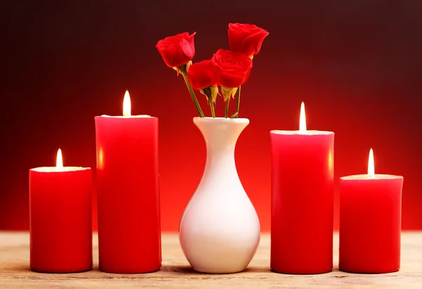 Regalo romántico con velas —  Fotos de Stock