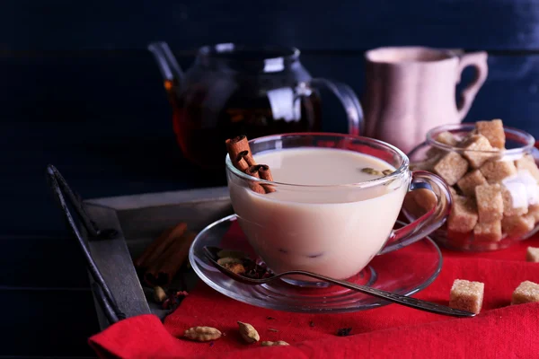 Černý čaj s mlékem — Stock fotografie