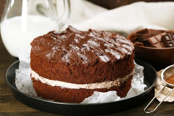 Heerlijke chocoladetaart op tafel close-up — Stockfoto