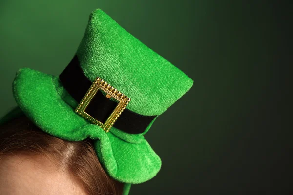 St. Patricks hat on head — Stock Photo, Image