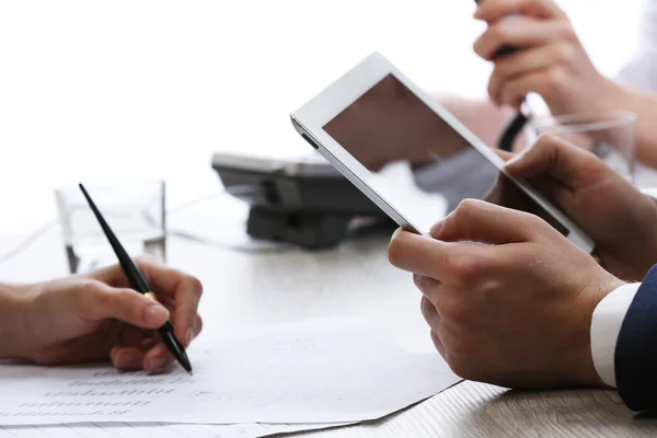 Réunion à la table de travail Image En Vente