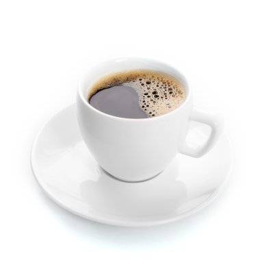 Beyaz üzerine izole edilmiş bir fincan kahve.