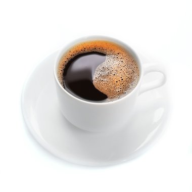 Beyaz üzerine izole edilmiş bir fincan kahve.