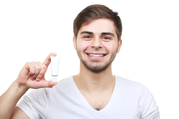 Junger Mann mit Zahnpasta — Stockfoto