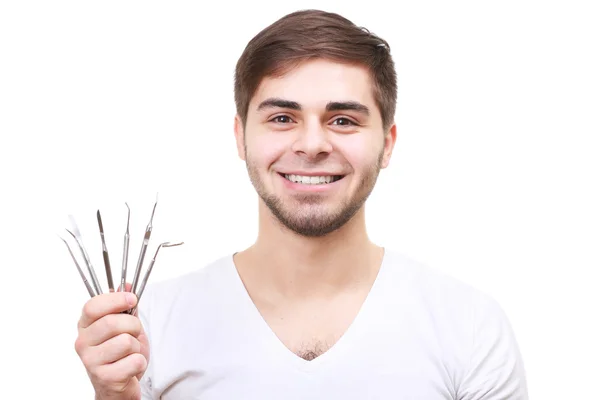Lächelnder Mann mit Zahnwerkzeug — Stockfoto