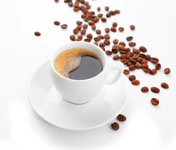 Kopje koffie op witte tafel — Stockfoto